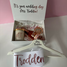 Load image into Gallery viewer, Bride to Be Gift Box